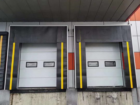 为什么工厂要使用工业提升门